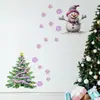 Varias pegatinas de pared con temática navideña que incluyen árboles de Navidad, ardillas y lazos para la decoración de la pared de fondo del hogar, pegatinas de pared autoadhesivas