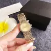 Comercio Exterior Venta Caliente Cadena Hueca Dorada Reloj para Mujer Esfera Rosa Bisel de Diamante Pequeño Exquisito Moda Reloj de Cuarzo Venta al por Mayor Transfronteriza
