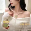 Un collar de trébol de cuatro hojas de diamante púrpura de dos vías, diseño desmontable, cadena larga versátil para suéter para mujer, accesorio popular de lujo ligero