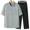 Traje Nuevo de Verano 2026 para Hombres de Mediana Edad y Mayores, Conjunto de Dos Piezas de Camisa de Manga Corta de Verano, Estilo Holgado y Cómodo