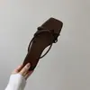 Sandálias Prateadas e Chinelos Pretos da Nova Temporada para Primavera e Verão, Sapatos Femininos de Nicho Estilo Retrô Francês de Fada