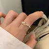 Anillo popular en Xiaohongshu para mujeres, diseño de nicho "luz de luna blanca", versátil para superponer, anillo abierto, anillo para dedo índice estilo ins