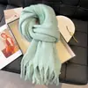 Bufanda Azul Klein Chal de Mohair para Mujer Calentador de Cuello de Invierno 2026 Nuevo Ambiente Cálido Estilo Coreano Otoño e Invierno