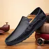 Fábrica una generación de zapatos de cuero transfronterizos algodón opcional zapatos de cuero brillante zapatos de frijol huecos forrados de felpa zapatos de cuero de alta calidad