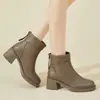 2026 Primavera y Otoño Nueva Industria de Calzado Fanghua Tacón Grueso Suela Suave Botines con Forro de Terciopelo Cálidos Antideslizantes Botas de Cuero para Madres de Mediana Edad y Ancianos