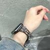 Correa de Metal con Incrustaciones de Diamantes en Forma de Trébol a la Moda al por Mayor en Stock Lista Adecuada para Correas de Apple Watch de 1.ª a 11.ª Generación