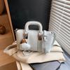 Bolsa de Mão de Design de Nicho Transfronteiriço para Mulheres 2025 Novo Estilo Estilo Estrangeiro Pequena Bolsa Quadrada Casual Tendência Bolsa de Ombro Transversal