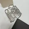 Pulsera Hueca Europea y Americana Estilo Francés Nicho Exagerada Moda Simple Pulsera de Gama Alta Lujo Ligero Temperamento Personalidad Joyería