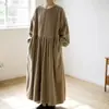 Outono 2026 Novo Vestido de Veludo Cotelê Feminino Retrô Japonês Solto Gola Redonda Manga Bufante Literário Longo