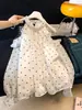 Blusa de Chiffon com Bolinhas, Decote Halter, Estilo Francês, Desejo Puro, Pérolas, para Mulheres com Senso de Design, Top de Bolinhas com Babados, Fora do Ombro A10855