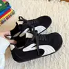 Sapatos de treino alemães retrô com cadarço e sola reta sapatos femininos pretos 2026 outono novo estilo sapatos casuais esportivos de sola macia sapatos únicos de nicho