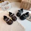 Zapatos de Cuero para Niñas 2026 Otoño/Invierno Nuevos Zapatos Infantiles Niñas Pequeñas Estilo Princesa Mocasines de Suela Suave Zapatos de Algodón Mocasines