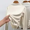 Camiseta base para mujer de otoño e invierno con diseño de hombro recto, hecha de terciopelo alemán, con cuello semi-alto, diseño único, ajuste ceñido plisado, manga larga