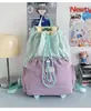 Mochila de Cordão Roxo Taro e Verde Menta em Tecido Leve Plissado, um Estilo Fresco para Amigos, Perfeita para Acampamento