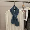 Bufanda Pequeña de Punto Trenzado Estilo Coreano Ins para Mujer Otoño e Invierno Nuevo Protector de Cuello Cálido Bufanda de Lana Cruzada de Color Puro Perezoso