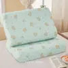 Un par de fundas de almohada de algodón cepillado y látex de 40x60 cm, y una sola funda de almohada de 30x50 cm, para almohadas de adulto