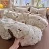 Conjunto de cama de gaze bufante com estampa de gatinhos xadrez marrom, conjunto de quatro peças com lençol de cima, capa de edredom e lençol com elástico, adequado para todas as estações