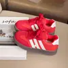 Zapatillas rojas de moda para niñas, nuevos zapatos casuales estilo coreano para primavera/otoño 2026, zapatos transpirables para exteriores para niños mayores y estudiantes