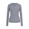 Camisa básica feminina de tricô com tranças, gola V entreaberta, manga longa, cor rosa, para o início do outono, top suéter slim fit outono 2026