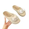Sandálias Hello Kitty com Solado Macio Femininas de Verão Respiráveis de Calçar Fechadas Leves Meio Cobertas Vazadas Chinelos de Desenho