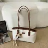 Nova bolsa de mão feminina transfronteiriça 2026 início do outono popular versátil bolsa de ombro com sensação de luxo, estilo ins para trabalho e deslocamento bolsa de ombro