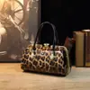 Bolsa Feminina Simples e Elegante 2025 Nova Bolsa para Mães Jovem e de Meia-Idade Trabalho Portátil Bolsa Grande Ombro Único Transversal Distribuição e Entrega