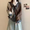 Suéter de punto con cuello en V y patrón de rombos estilo universitario para mujer, nuevo modelo otoño e invierno 2026, adelgazante, top de punto único y chic para mujer