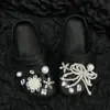2025 Novo High-End Corrente de Pérolas com Laço Linda Flor de Pérola Tamanho Flor de Sapato de Pérola Fivela de Sapato de Diamante
