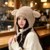 Adorable y peculiar sombrero de orejeras de peluche con cuernos de oveja para mujer para otoño e invierno, engrosado para abrigar, versátil y estiliza el rostro, un sombrero Lei Feng