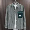 Camisa casual de rayas para hombre de principios de otoño, moderna, de lujo ligero, versátil, para exteriores, corte regular, elegante, con cuello camisero, chaqueta de moda