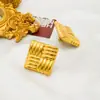 Pendientes de acero inoxidable con diseño de nicho transfronterizo europeo y americano, de invierno, chapados en oro de 18 quilates de alta calidad, con textura cuadrada, ligeros y lujosos.