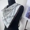 Pañuelo Triangular de Seda para Mujer, Nuevo Estilo Primavera y Verano, Pañuelo de Seda Estampado Retro, Chal Versátil, Pañuelo de Protección Solar, Moderno y Elegante