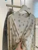 Camiseta floral de manga larga relajada y casual para mujer, otoño e invierno, corte holgado, adelgazante, casual, top protector solar