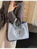 2026 Nova Bolsa Tote Feminina Grande Capacidade para o Dia a Dia Bolsa de Ombro Único Verão Versátil Bolsa de Ombro Único com Corrente Toque de Luxo Ombro Único