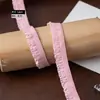 Venta directa de fábrica: Adorno elástico de doble capa de 1,2 cm con borde festoneado, perfecto para disfraces de muñecas DIY, con colores contrastantes y un adorno festoneado elástico plisado.