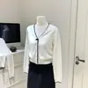 Tricô Off-White com Laço e Mangas Longas, Adequado para Primavera, Verão e Outono, Feito de Fio Fresco e Respirável