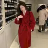 Elegante Abrigo de Lana Estilo Coreano para Mujer Otoño e Invierno 2025 Nuevo Rojo de Longitud Media de Gama Alta Estilo Hepburn Abrigo de Lana