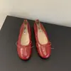 Zapatos planos estilo coreano con lazo zapatos de una sola pieza zapatos de boca poco profunda nuevo estilo 2026 zapatos de rollo de huevo suela blanda zapatos de mujer zapatos de abuela