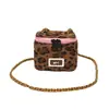 Mini bolsa transversal infantil transfronteiriça 2026 novo modelo, bolsa quadrada pequena de alta qualidade com estampa de leopardo e padrão de diamante, bolsa de ombro para garota executiva