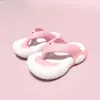 Nuevas chanclas de verano ins lindas de dibujos animados con ojos grandes para mujer, adecuadas para usar en casa y al aire libre, con suelas gruesas, antideslizantes y resistentes al desgaste