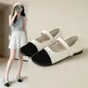 Sapatilhas Mary Janes Chunky Salto Baixo Estilo Chanel Pequenas Verão 2026 Novas Sola Grossa Tira Única Decote Baixo Estilo Suave Combina Bem com Saias Sapatos Pequenos de Couro