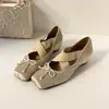 Versão em Couro Macio~Sapatilhas Francesas Femininas Tira Cruzada Bico Quadrado Salto Escondido Mary Janes Femininas Sapatos Únicos com Laço de Strass