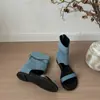 Sandalias de cuña huecas de punta abierta para mujer que aumentan la altura interior, nuevo estilo de verano con correa única, botines cortos de chica caliente tachonados