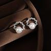 RAKOL - Pendientes de perlas de piedra blanca exquisitos, transfronterizos de Europa y América, para mujer, estilo nicho, personalidad simple, joyería de alta gama que combina con todo, a la moda.