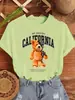 Camiseta Feminina Mecânica Urso Estampa de Letras da Califórnia Casual Solta Algodão Roupas de Rua Verão Xadrez Manga Curta