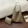 2026 Verão Nova Bolsa Tote Elegante com Uma Alça Personalidade Fashionável Tendência Casual Nicho Grande Capacidade