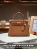 2025 Bolsa Kelly Mais Vendida Couro Genuíno Togo Bolsa Feminina Fashionable de Alta Qualidade Versátil Bolsa de Ombro Transversal Bolsa de Mão para o Dia a Dia