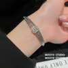 Pulsera Cuadrada de Circonita con Letra y Flor Estilo Palacio Retro, Pulsera de Lujo Ligero y Alta Gama, Joyería de Moda Europea y Americana