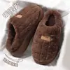 Pantuflas de algodón peludo con suela gruesa de invierno para mujer, engrosadas y cálidas, con una sensación cómoda, pantuflas de casa, stock de fábrica, pantuflas de algodón para parejas