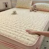 2026 Nueva Funda de Cama Impermeable a Prueba de Orina Colcha de una Pieza Cubierta de Colchón Acolchada Engrosada Cubierta Protectora Universal para Todas las Estaciones Otoño Invierno